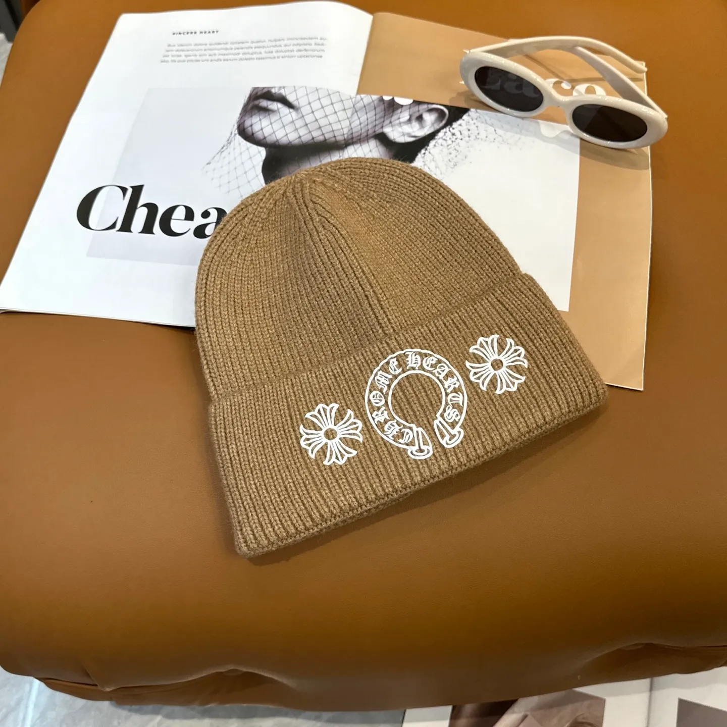 P70 🤍Chrome hearts new autumn and winter cross knitted hat🧶 One of the must-have hats in autumn and winter~ It really looks good on whoever wears it~, it is also a perfect match in black and white and gray in autumn~